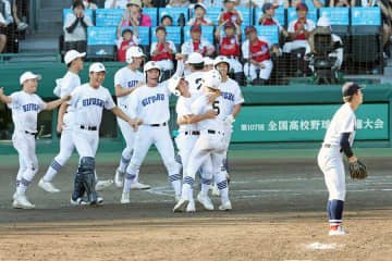 崩れ落ちた横浜エースに列島涙、涙、涙「こっちも泣ける」　仕事の手も止まる甲子園の劇的決着