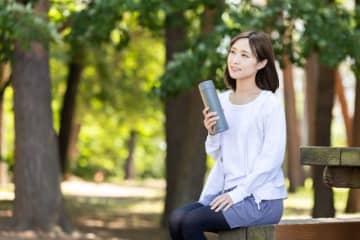 世帯年収1500万円でも「カフェ行くくらいなら水筒」高収入女性が”貧乏性”をやめられない切実な理由