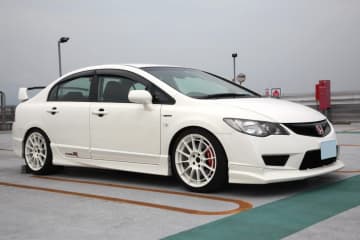 ホワイトの統一感とカーボンでさり気ない個性を主張　シビック　タイプR【みんなのクルマ】