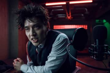 連続殺人事件の真相を追う主人公を熱演！カン・ハヌルが“新たな顔”を披露する注目作『殺人配信』