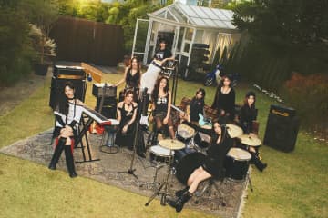 TWICE、最新アルバムよりジヒョが作詞した新曲「Like 1」先行配信　ONE OK ROCK Taka＆Toruが参加