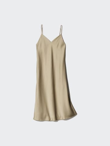 「コーデ悩んだらコレ！」【ユニクロ】40代おしゃれママが愛用♡「上品ワンピ」