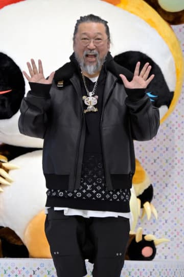 「見分けがつきません」村上隆と人気タレントのそっくり2ショットに反響→「本当にそっくりで驚き」「ぜったい血繋がってる」