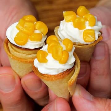 【食パンでトンガリしたおいしいやつ作れます】おやつ？おつまみ？サクッ＆クリーミー♡ヨーグルトクリームinトンガリパン