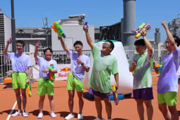 マスカット vs 巨峰！レッドブル新定番「グリーンエディション」発売記念で横浜が色まみれ