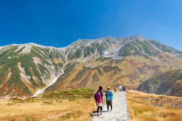 立山黒部アルペンルート、一足早く9月から始まる紅葉シーズンをお得に楽しめる割引きっぷ「秋の早割10」販売中！　秋限定のグルメやホテル立山クロージング特別企画も