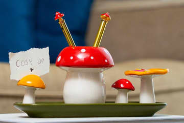 フライング タイガー“きのこ”雑貨、ペン立て＆きのこ型のミニハウス風バスケット