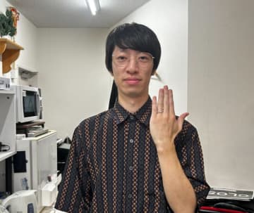【結婚報告】スナフキンズ朝地、決意表明は『激細の大黒柱』！ユーモアあふれる姿に祝福の声が集まる