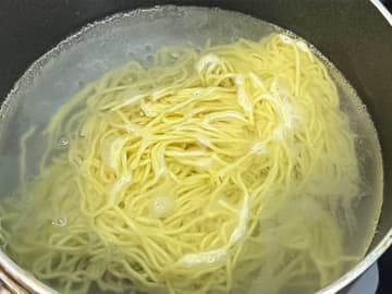 中華麺、まだザルで振ってる？　水切りの正解は…「すぐできる！」「お店みたい」