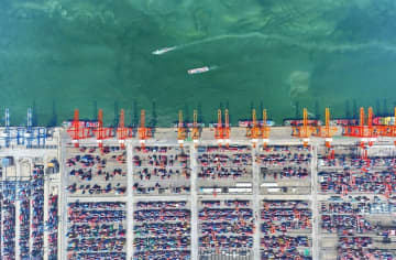 広西北部湾港のスマート埠頭、「鉄の積み木」を自在に操作―中国メディア