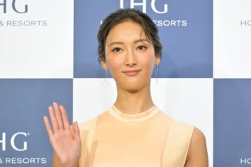 「頭が混乱する」菜々緒、“血だらけ”で食事する姿にSNS驚愕「怖いいいいい」「すげぇ！」