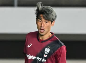 【広島 0-1 神戸】明暗を分けたDOGSO判定、先発復帰の大迫勇也へ佐々木翔が手を伸ばし…