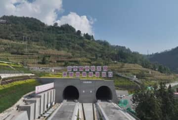 中国南西部で初、長さ20キロ超える高速鉄道トンネルが貫通