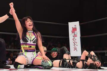 【スターダム】ワールド王者・上谷沙弥がＡＺＭに敗れ準決勝進出ならず　ビー・プレストリーから挑戦表明受ける