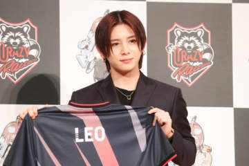 “LEO”山田涼介がプロゲームチーム電撃加入！　Hey! Say! JUMPの面々も加入をお祝い