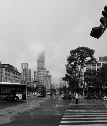 転んだ清掃員を助けた女性、とんでもない言いがかりをつけられる―中国