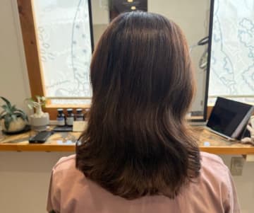 キャップやハットにぴったり！夏の簡単ヘアアレンジ