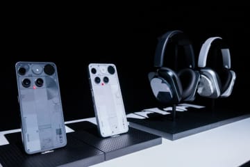 「似たデザイン」打破狙うNothing、新スマホ＆ヘッドホンで目指す“わくわく感”