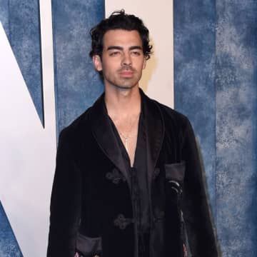 ジョー・ジョナス、「マイル・ハイ・クラブ」のメンバーに