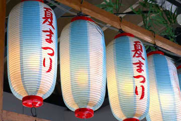 「どうして誰も思いつかなかったんだ」　夏祭りのトイレで目撃したナイスアイデア　配慮あふれる工夫に喝采