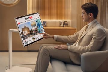 LG、ホイール付きスタンド対応の4Kスマートモニター「Smart Monitor Swing」を一般発売