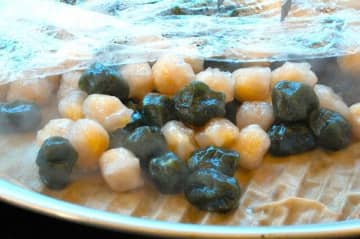【韓流】日韓で「餅」はどう違う？Netflix『隣の国のグルメイト』で京都の餅菓子の繊細さに韓国人はびっくり！韓国の餅菓子の豪快さに日本人はびっくり！