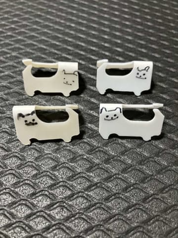 「パンの袋を留めるヤツ」で犬を作って置いてたら...　家族の〝仕業〟に6.2万人の心ホクホク「平和な家族」