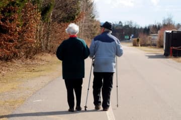 65歳で退職予定です。退職金を合わせると貯金は「2500万円」ほどに。この貯金額で老後資金は足りますか？