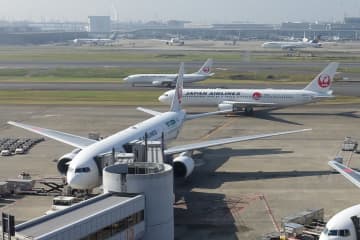 JAL、ANA 羽田～伊丹線で機材小型化へ。737増加、国内線苦境を反映