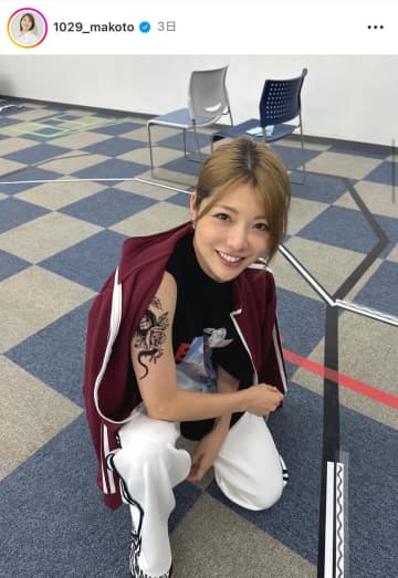 元モー娘。小川麻琴の『タトゥー姿』にファン騒然→「シールで良かった笑」と安堵の声。まさかのイメチェン姿を披露