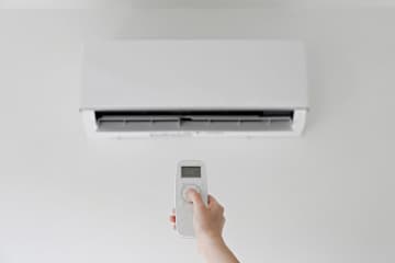 「10年前のエアコン、まだ使う？」月7000円の電気代を“最新機種”に替えると、どこまで安くなる？「壊れるまで使う」が、必ずしも“得”ではない理由