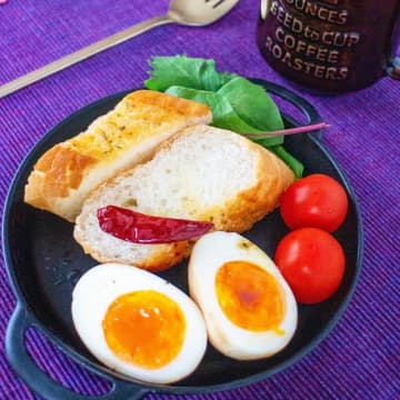 【もう普通の煮卵には戻れない！】「ピリ辛が最高♪」「朝食にぴったり！」オリーブオイルで作る洋風煮卵