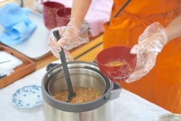 廃棄される食事、どう活かせる？社員食堂で作りすぎた食事→需要ある場所で無償提供。「もったいない」を「ごちそうさま」に