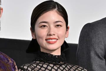 「どこのブランドかな？って思ったら…」　小芝風花“手編みバッグ”にネット驚嘆「センスありすぎ」「天才では!?」