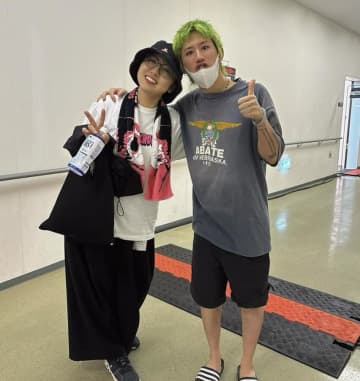 「ヤバすぎて発狂してる」ファンも大興奮！！！阿部真央、ワンオクTakaとの『豪華すぎる』ツーショットを公開