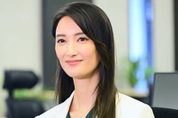 「頭が混乱した」「血だらけ」菜々緒のオフショットに「怖いって～」の声　「フルーツを食べているだけ」と説明