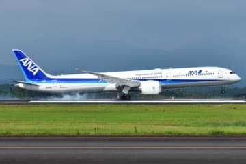 主翼接触のANA新造787「JA986A」、チャールストンからビクタービルへ飛行