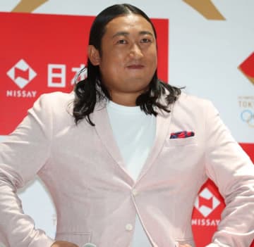 ロバート秋山、「そっくりすぎる」と話題の村上隆を「博覧会」に招いてトーク。「天才アーティスト」と絶賛される。