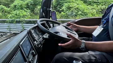 自動運転トラック 開発急ピッチ　人手不足・物流効率化の切り札