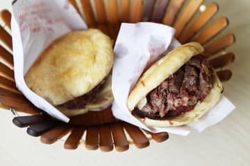中国の若者の間でロバ肉バーガーのファン急増