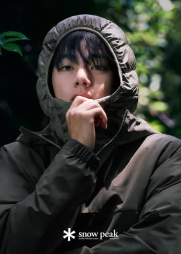 「BTS」V、「Snow Peak Apparel」のブランドモデルに抜てき… 25FWグラビア公開