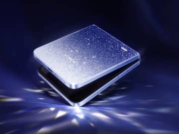 中国HONOR、きらめく縦折りスマホ「Magic V Flip2」発表　サムスン超えを狙う
