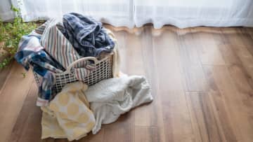洗濯物を1週間洗わずに放置しても大丈夫？頻度の目安と絶対避けたいNG習慣