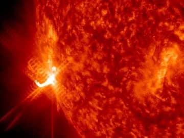 NASAとIBM、太陽フレアをAIで予測へ　新モデル「Surya」を公開