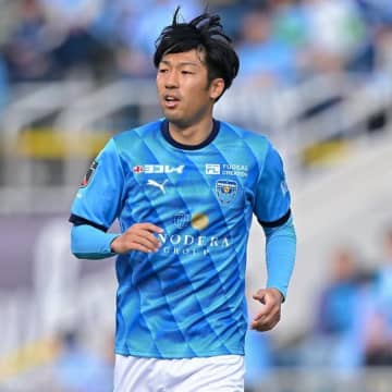 長袖、スパッツ、手袋まで。真夏日になぜその格好？ 伊藤翔の妥協なき準備。「暑い。でも“うまみ”があるから」【横浜FC】