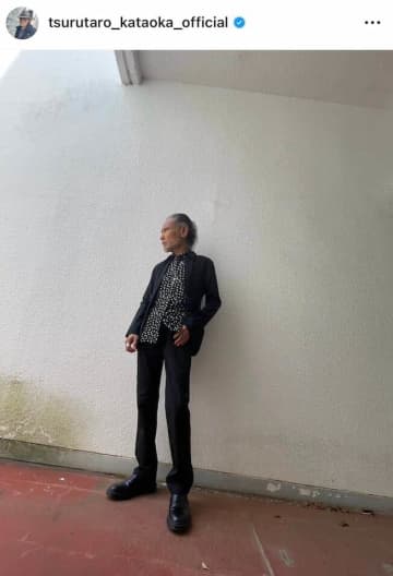 片岡鶴太郎70歳、「憧れのイケおじ」ドット柄シャツ×ゴルチエのタイトジャケットコーデが「カッコ良すぎ」