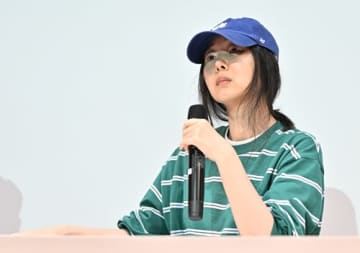 LE SSERAFIM事務所との“5000万円訴訟”に新たな火種　メッセージ履歴が証拠として採用、ADOR元代表は反論も実らず