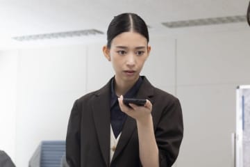 『スティンガース』政務担当首相秘書官として潜入する不器用な関口！