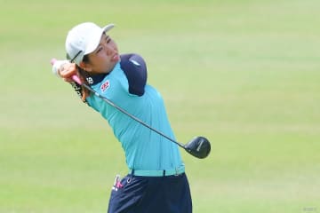 2年ぶり勝利へ櫻井心那が首位発進 ルーキー入谷響、鈴木愛も並走