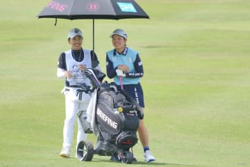 吉田弓美子と“初タッグ” 「緊張」の櫻井心那が首位発進